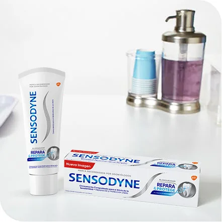 Tubo y pack de Sensodyne Repara & Protege Whitening
